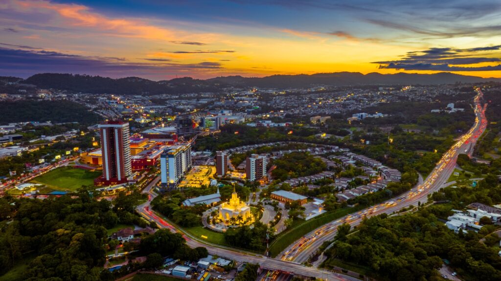 Panamá lidera inversión extranjera en El Salvador - Comercio & Negocios